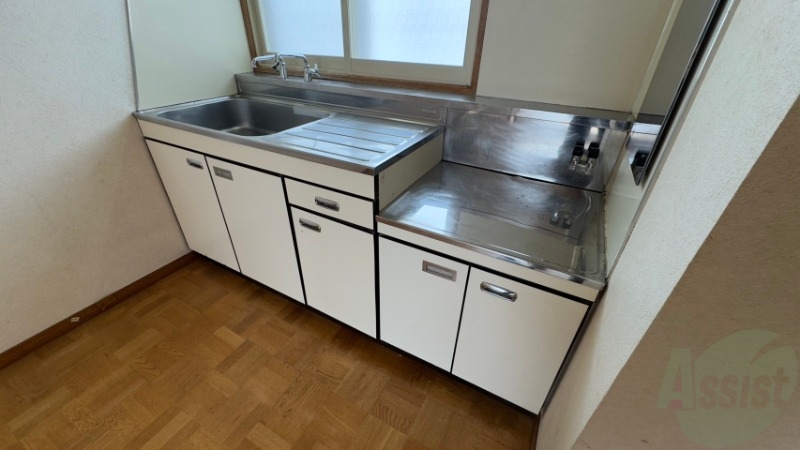 キッチン　ガスコンロが設置されているので購入の必要もありません。