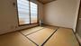 その他部屋・スペース　寝室はこちらです。光が差し込む、温かみのあるお部屋です。