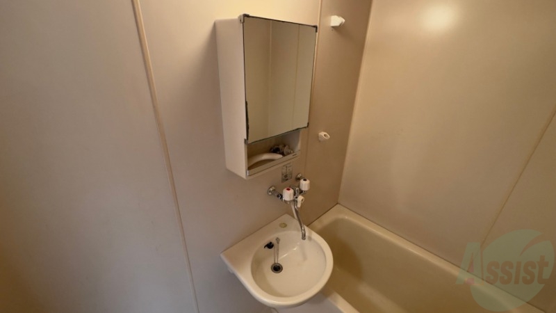 洗面設備　ユニットバス内の洗面台です。朝の身支度もスムーズです。