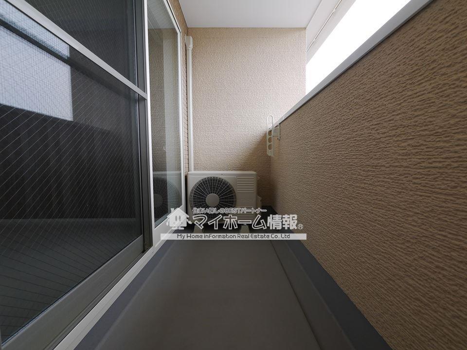 バルコニー　南向きの広々としたバルコニー