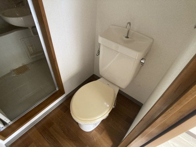 トイレ　2026年9月撮影※現況が相違する場合は現況を優先致します。