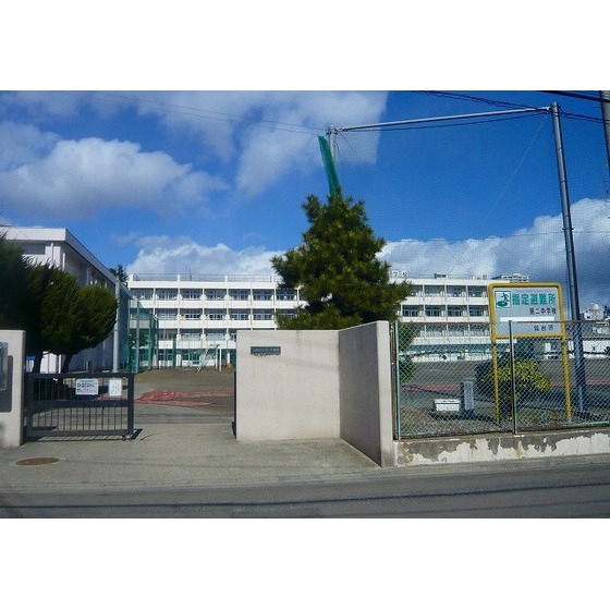 中学校　仙台市立第二中学校（中学校）まで559m