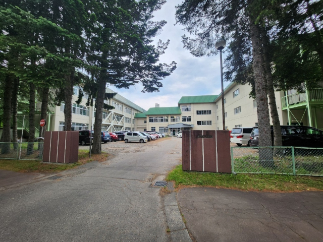 中学校　帯広市立帯広第四中学校（中学校）まで1045m