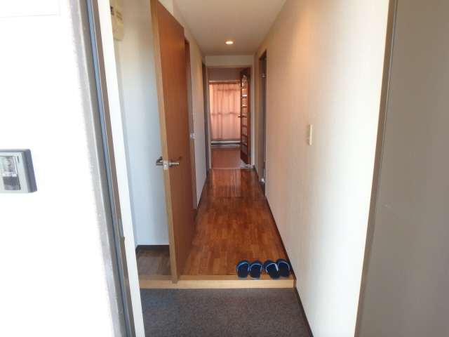 玄関　爽やかな風と光が舞い込みます