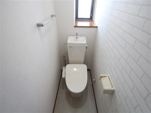 トイレ　ウォシュレット付きの水洗トイレです。