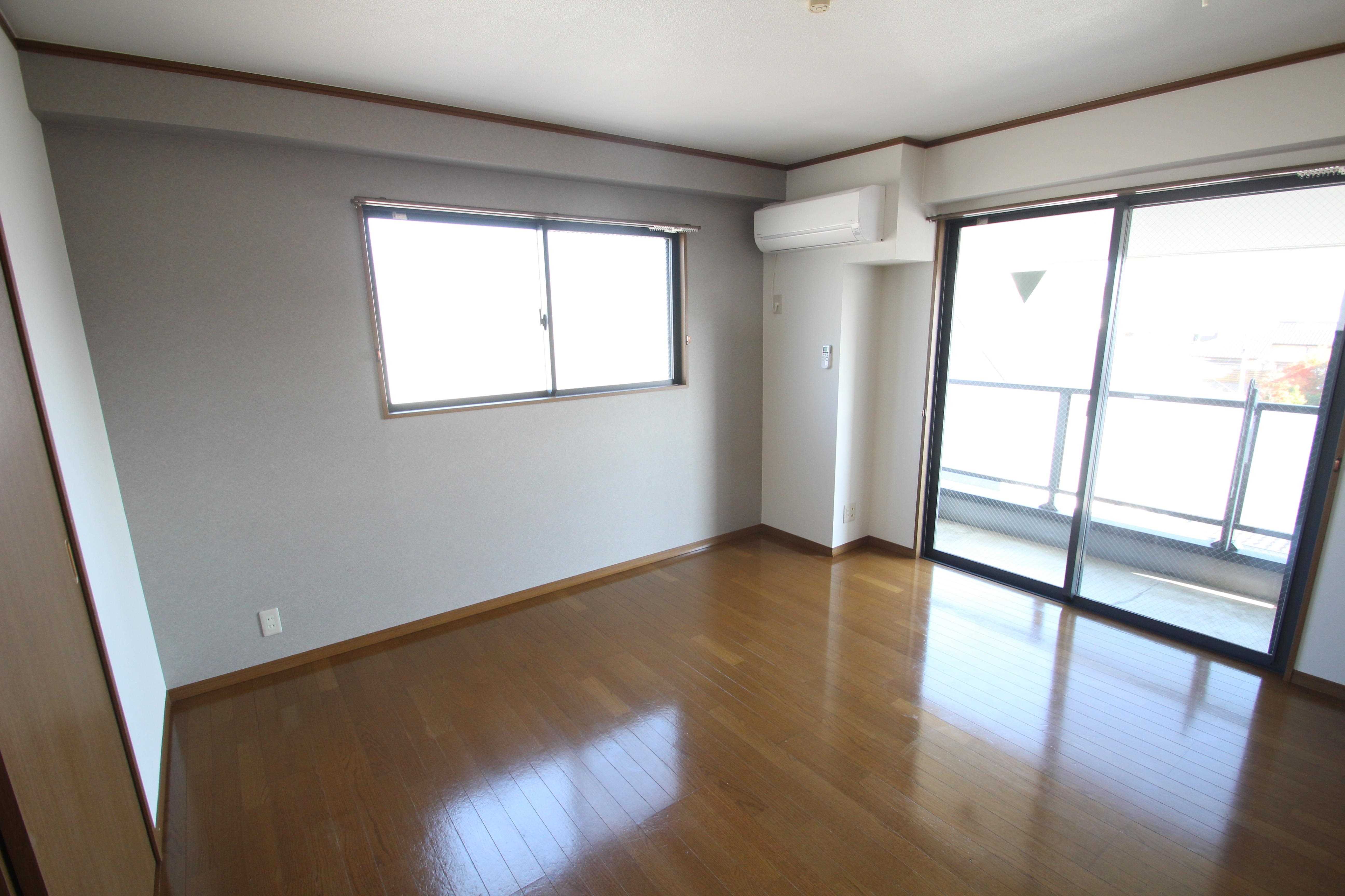 その他部屋・スペース　大きなクローゼットがある8.4帖の洋室です。