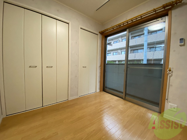 その他部屋・スペース　こちらは４帖の洋室です。寝室としてお使いください！