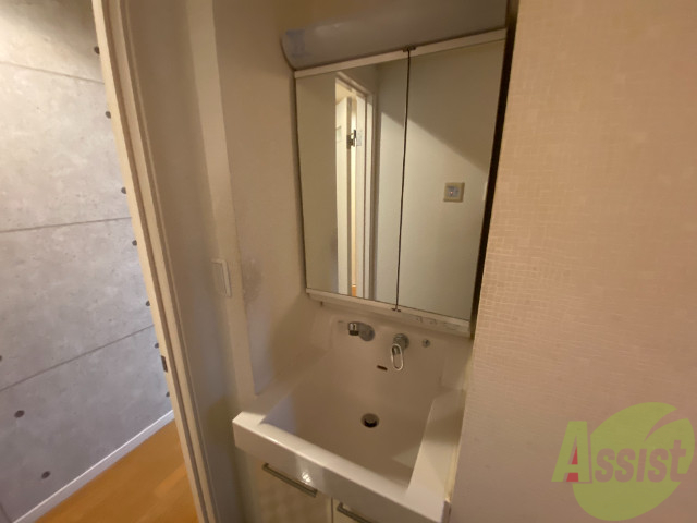 洗面設備　洗面台は独立しています。朝の身支度はこちらでどうぞ！