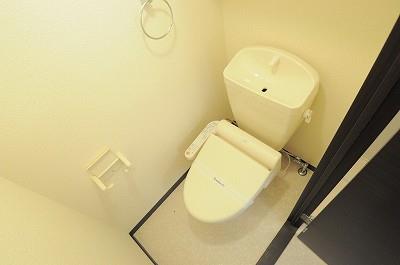 ＪＲ山陽本線 英賀保駅 徒歩20分 2階建 築17年のトイレ写真
