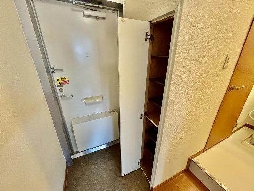 玄関　設備・仕様は号室により異なる為、現状を優先いたします。