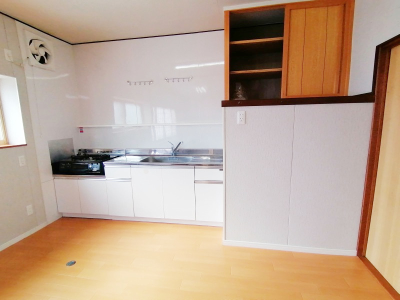 キッチン　白くて清潔感のあるキッチンです。