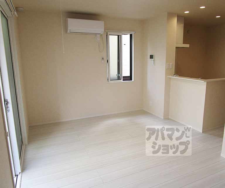 居室・リビング　１０１号室の写真です。