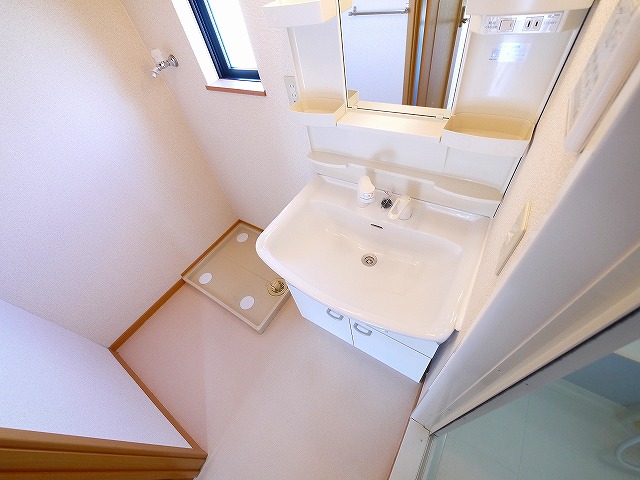 洗面設備　脱衣スペースもあります