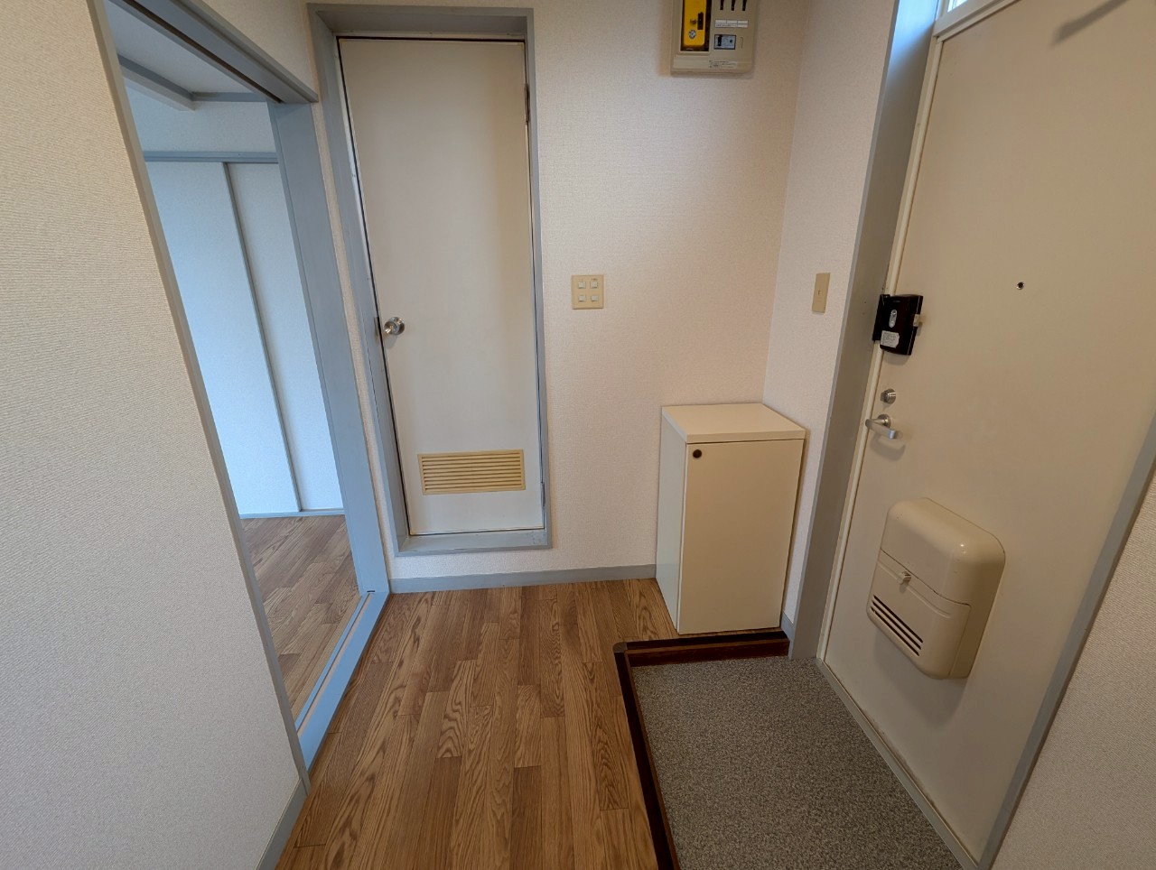 玄関　シューズボックス完備