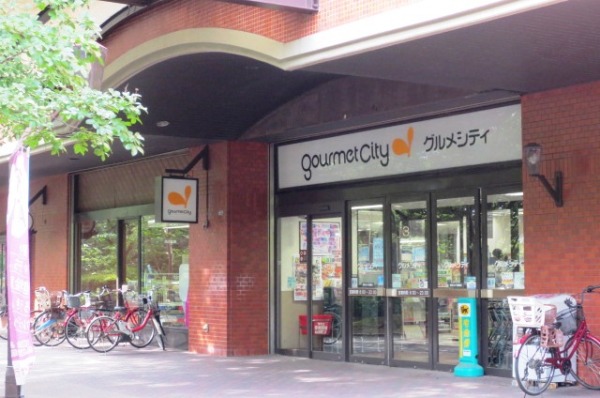 スーパー　グルメシティポートアイランド店（スーパー）まで378m