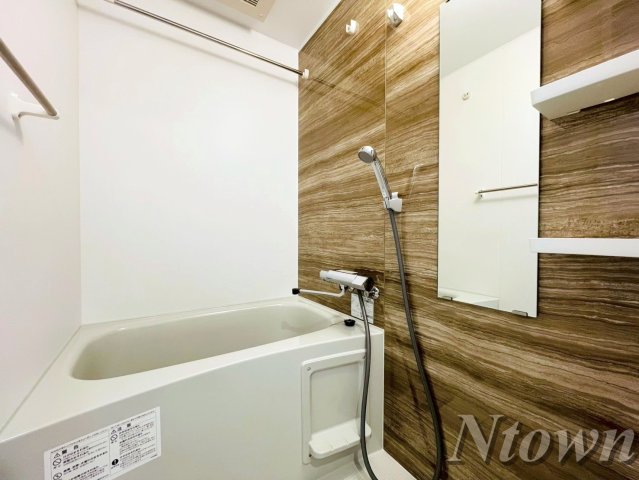 バス・シャワールーム　落ち着いた空間のお風呂です