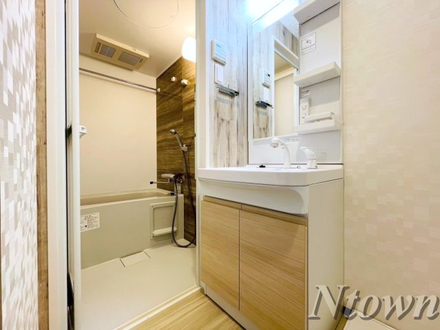 洗面設備　スペースが確保できる洗面所です