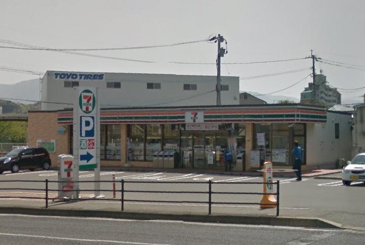 コンビニ　セブンイレブン（コンビニ）まで563m