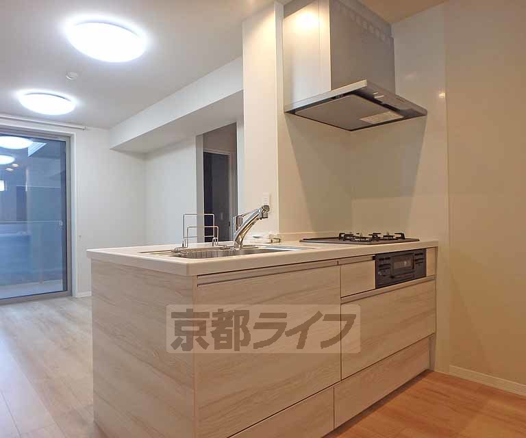 キッチン　対面式のシステムキッチンです。