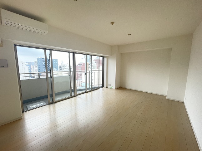 居室・リビング　反転タイプ参照