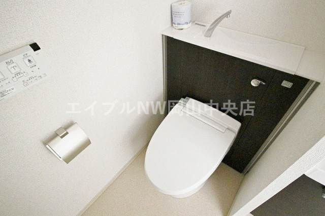 トイレ　温水洗浄便座