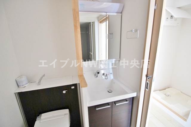洗面設備　三面鏡タイプシャンプードレッサー