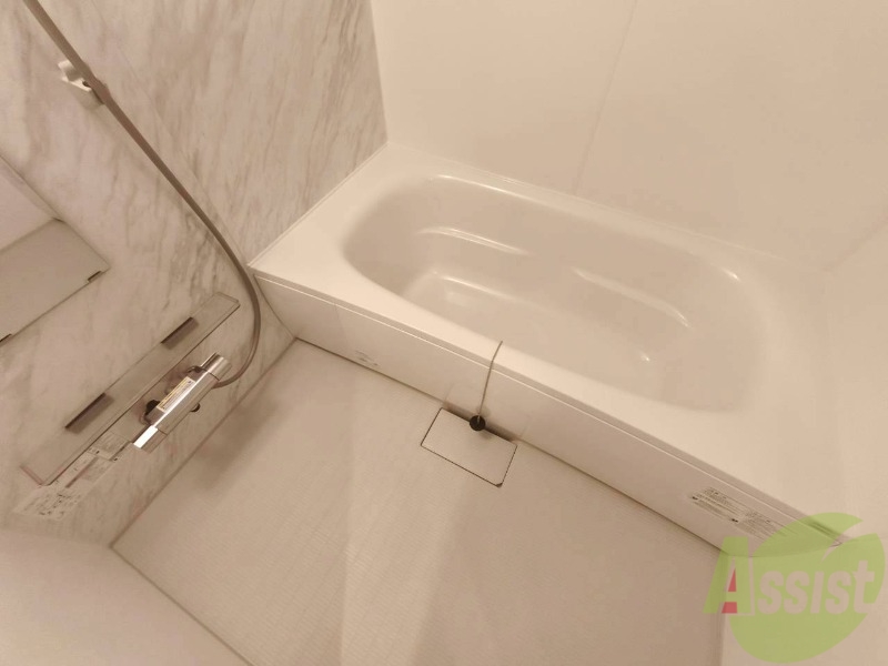 バス・シャワールーム　お風呂になります。一日の疲れを癒してくださいね。