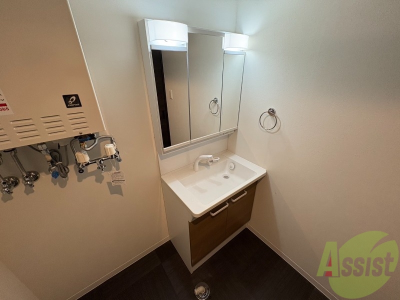 洗面設備　収納も豊富で使い勝手の良い洗面化粧台です。