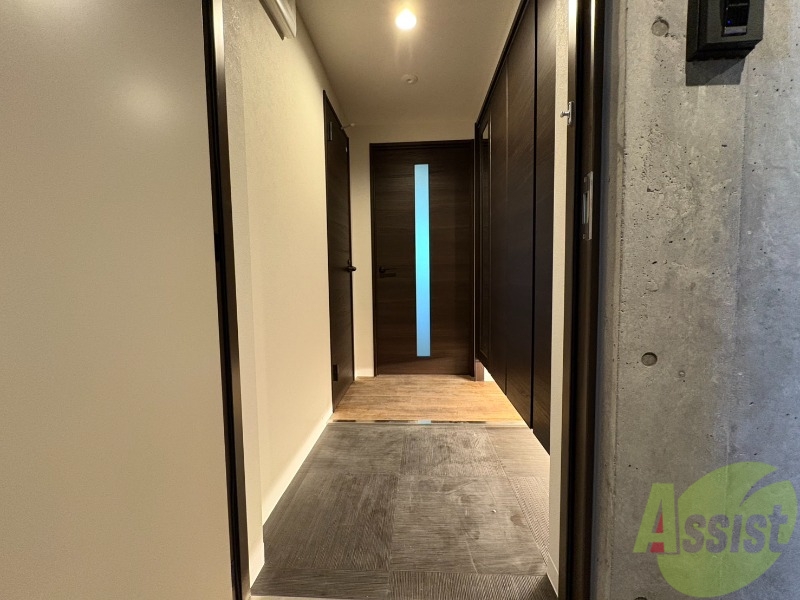 玄関　玄関です。ご覧の通り広々としていますね。