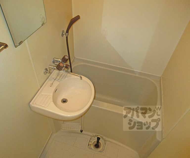 バス・シャワールーム　ゆったりしたお風呂です