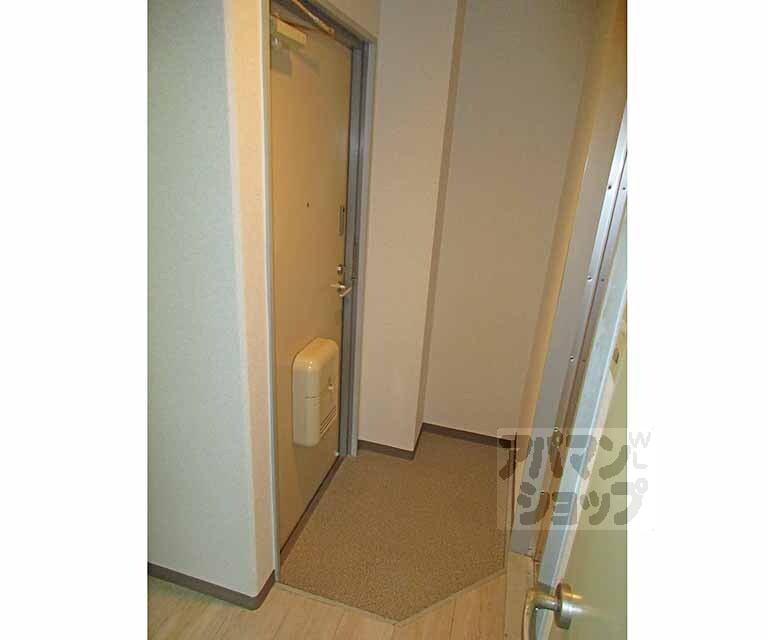 玄関　広い玄関には靴箱も置けそう