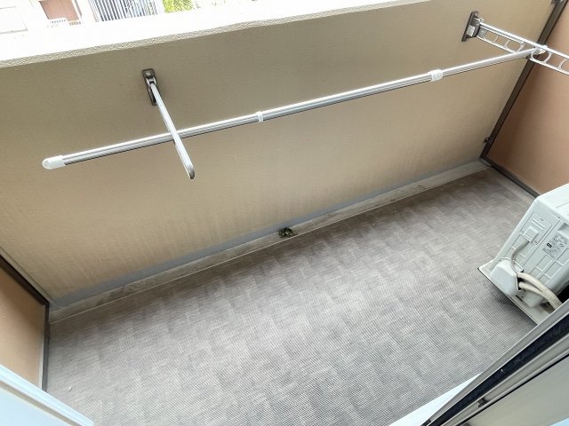 バルコニー　暖かな日差しのふりそそぐバルコニー