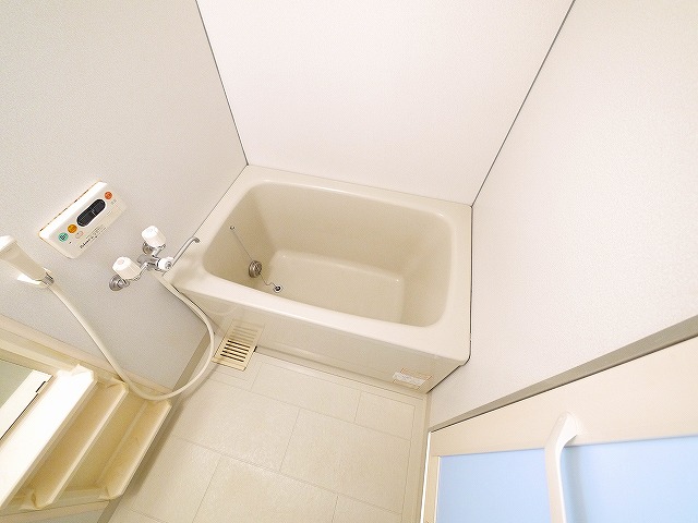 バス・シャワールーム　落ち着いた空間のお風呂です