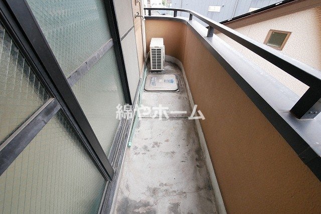 バルコニー　外からの目が気にならないバルコニーで洗濯物が干せます
