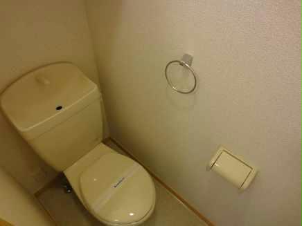 トイレ　仕様、設備は現況と異なる場合があります。