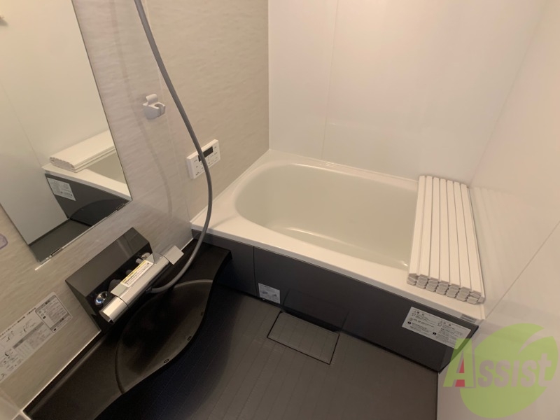 バス・シャワールーム　コチラで日々の疲れを癒し、リラックスしてください