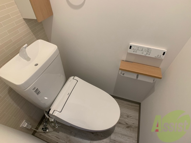 トイレ　温水洗浄便座なので快適に使用できそうですね。