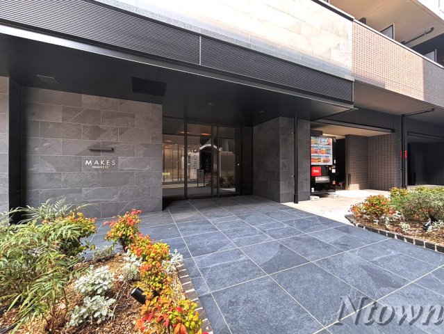 エントランス　落ち着いた雰囲気の外観です