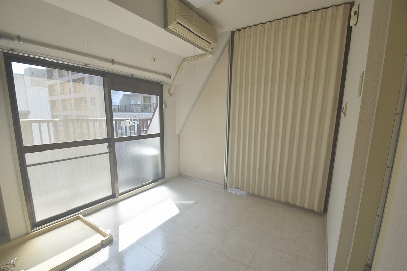 居室・リビング　※写真は別号室　現況優先