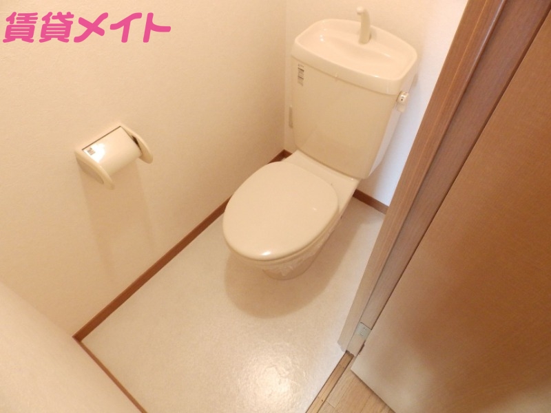 トイレ　別部屋参考写真です。