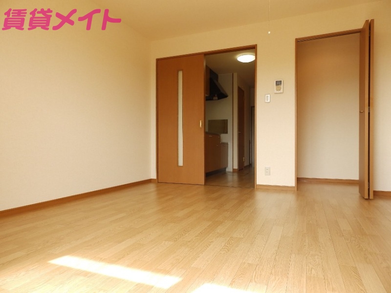 居室・リビング　別部屋参考写真です。