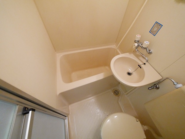 バス・シャワールーム　落ち着いた空間のお風呂です