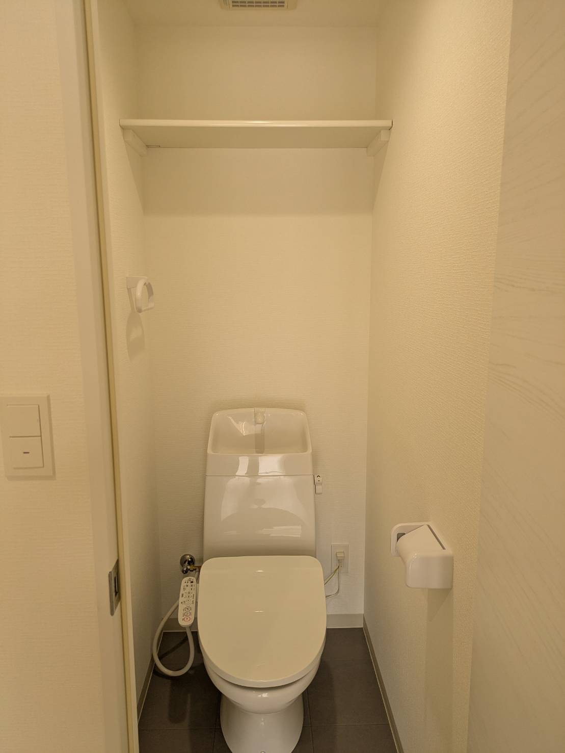 トイレ　温水洗浄便座