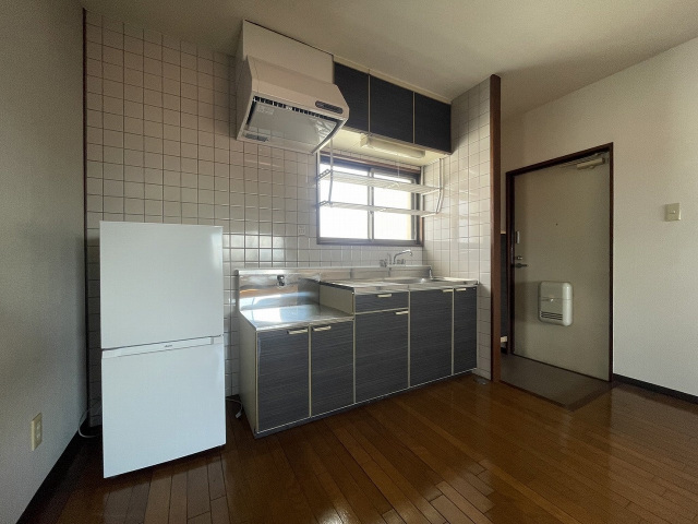 キッチン　窓があるので明るいです♪