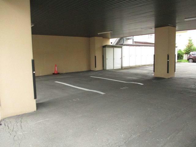 駐車場　駐車場