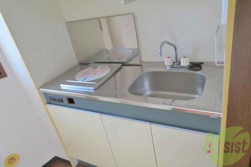 キッチン　一口のクッキングヒーター付きで手軽でいい感じです