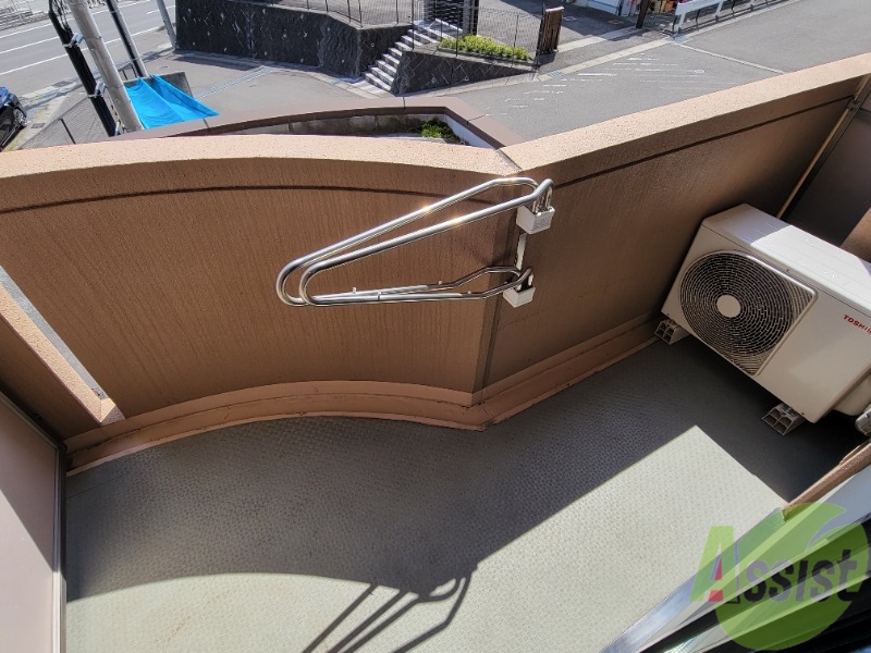 バルコニー　バルコニーも、日当たり良く、広くて使いやすそうです