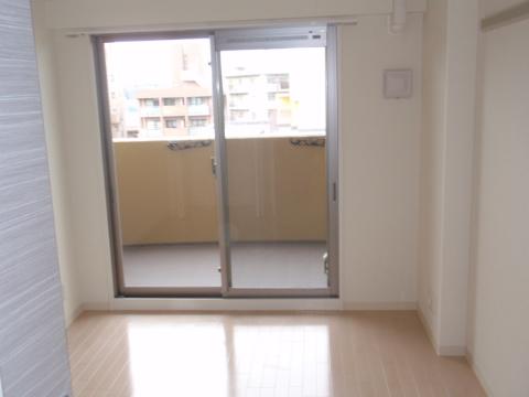 居室・リビング　室内