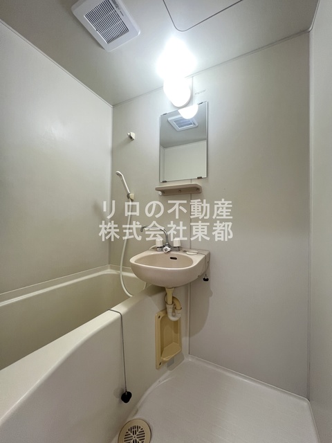 バス・シャワールーム　バストイレ別なので毎日快適♪
