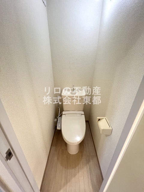 トイレ　白基調で清潔感のあるトイレです♪